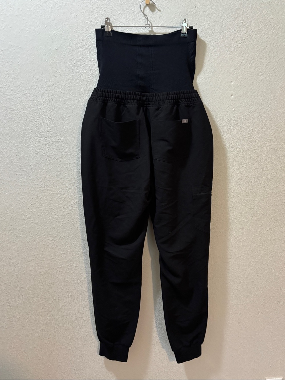 FIGS Maternity Zamora Jogger Scrub Pants Black Size Medium - Picture 2 of 4